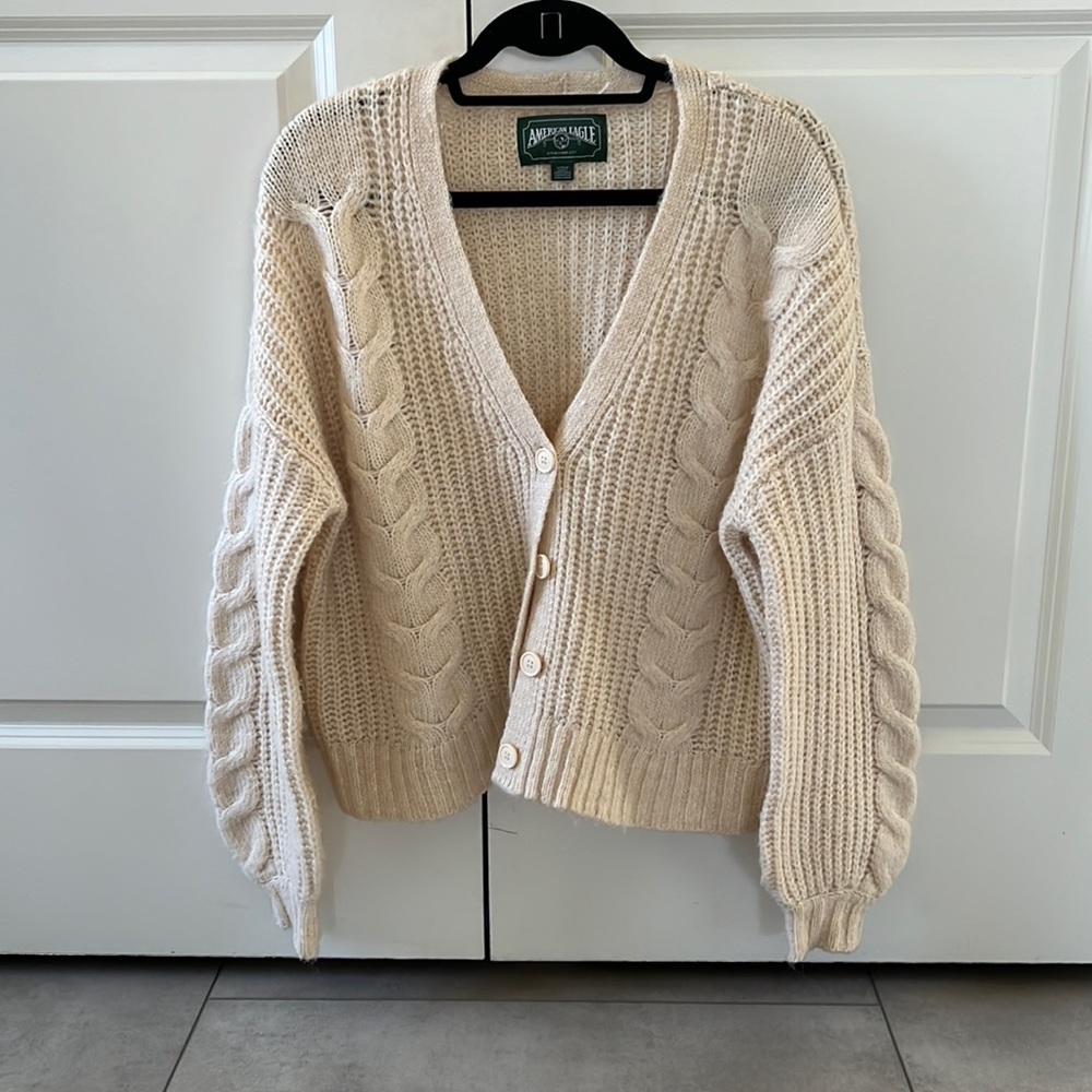 American eagle cable knit cardigan, fits oversized